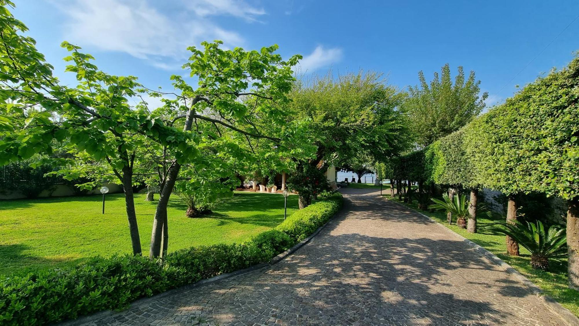 Villa Cecilia Sul Lago Fronte Mare 스펠론가 외부 사진